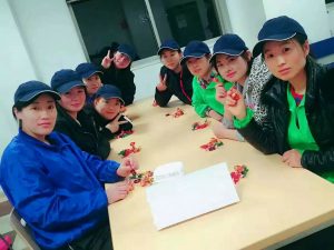 休憩時間に甘い飴で疲れを取る