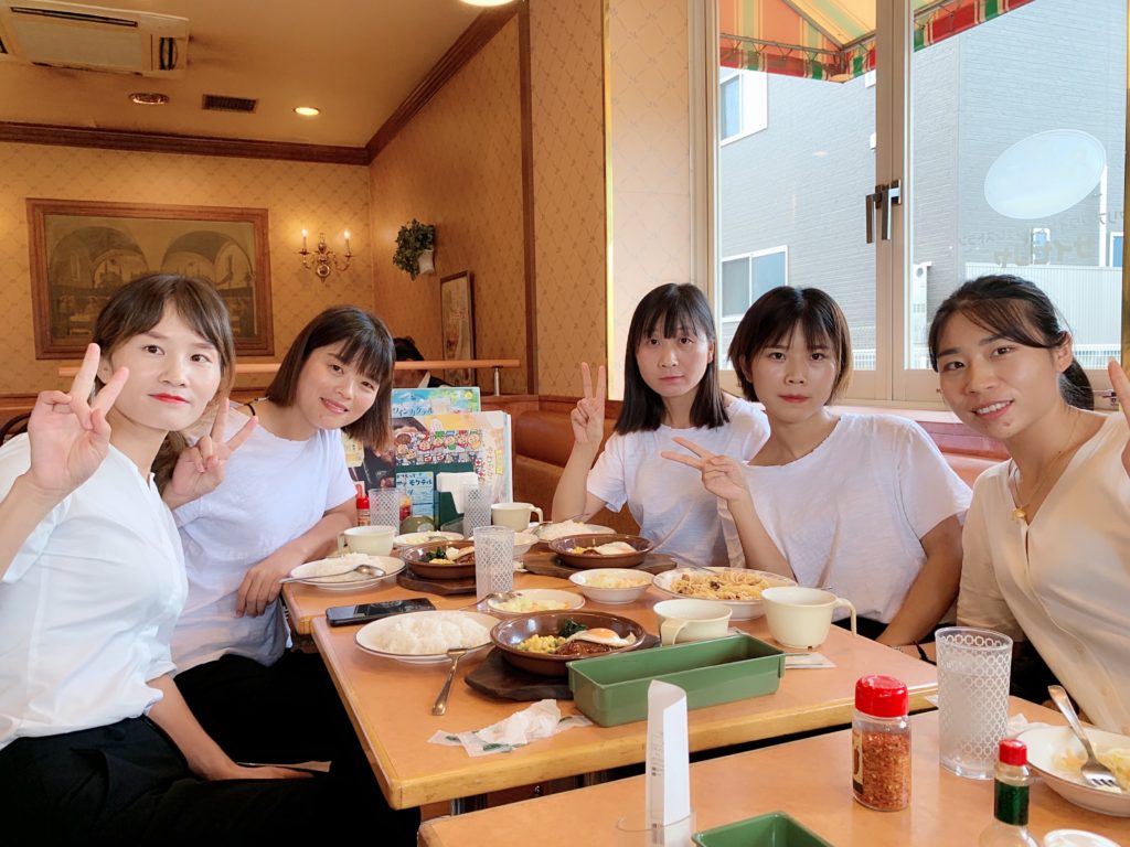 昼食は初洋食。